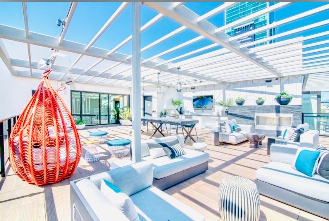 Apartment Hollywood Penthouse With Balcony & Pool View Los Angeles