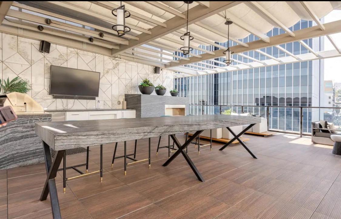 Apartment Hollywood Penthouse With Balcony & Pool View Los Angeles